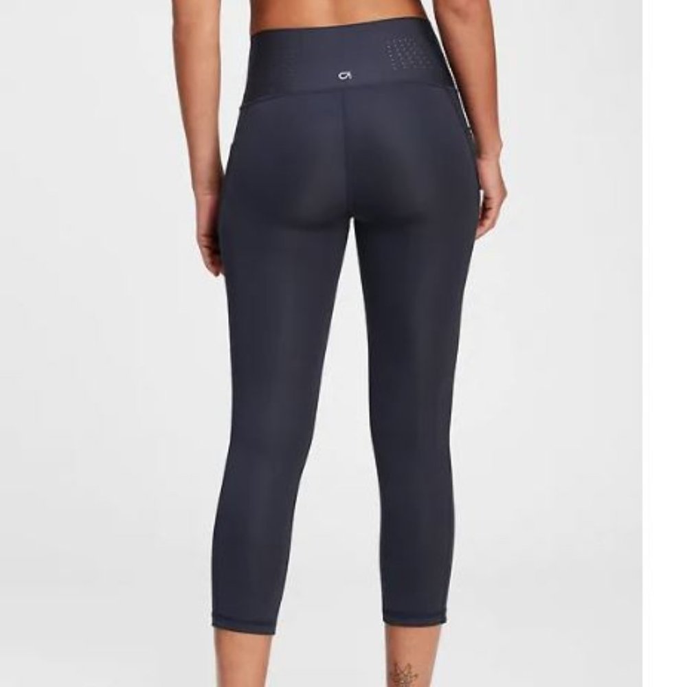 GapFit High Rise Capri Legging - Picture 3 of 8